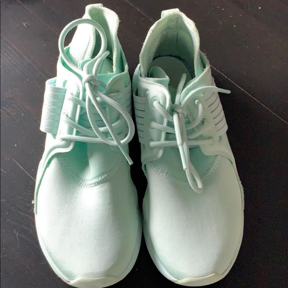 Reebok teal size 6